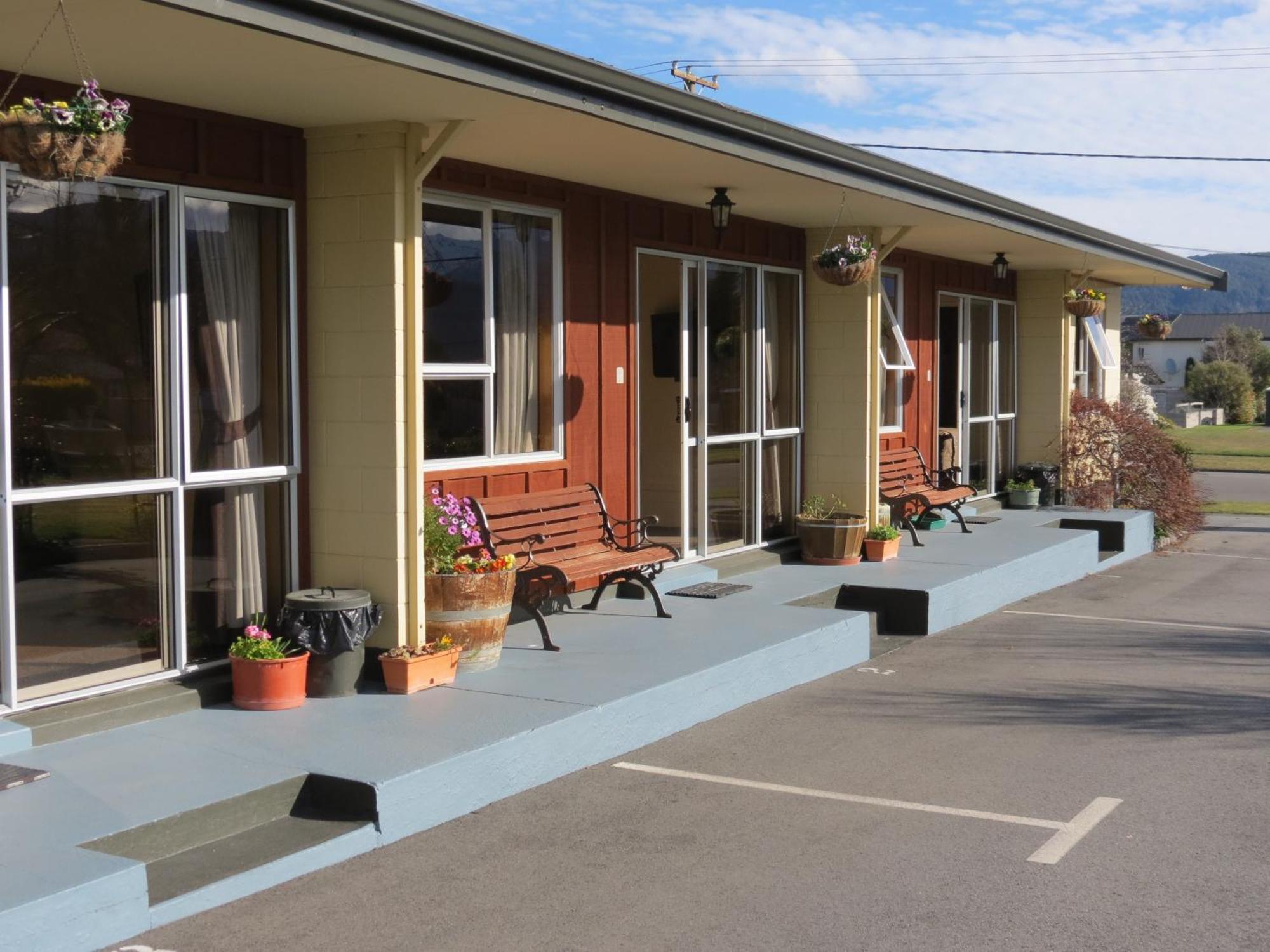 Alpine View Motel Te Anau Exteriör bild