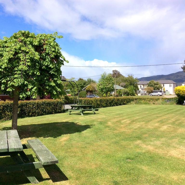 Alpine View Motel Te Anau Exteriör bild